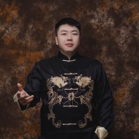 主持人 麦田v任俣