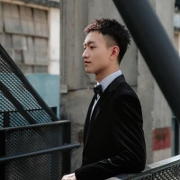 主持人 仕杰