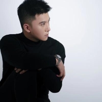 主持人 李俊华