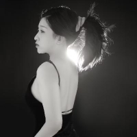 主持人 鲜诗韵