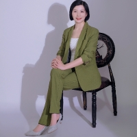 主持人 赵灿