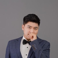 主持人 郑义