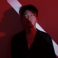 主持人 书言