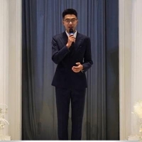 主持人 王兴宇