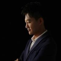 主持人 王利