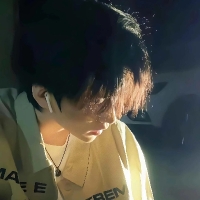 主持人 闻均