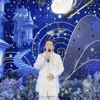 主持人 王甜