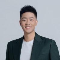 主持人 王琰