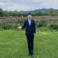 主持人 康贝