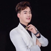 主持人 David