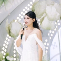主持人梅梅