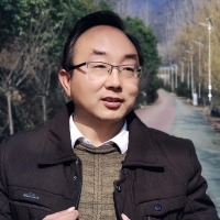 主持人诗有爱