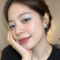 化妆师丽莎