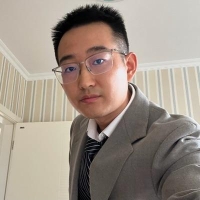 主持人张帆澈