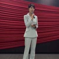 主持人田心