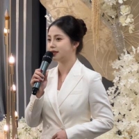 主持人云雅