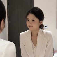 主持人李佳薇
