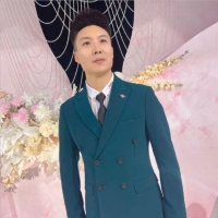 主持人李新