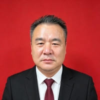 主持人龚文良