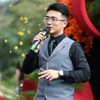 主持人李翔明